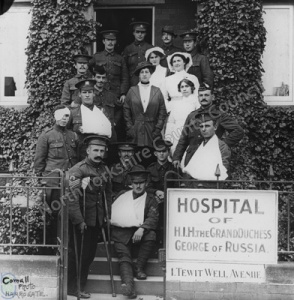 Harrogate, soldiers & nurses outside the hospital on Tewit Well Avenue